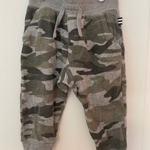 Splendid Camo joggers